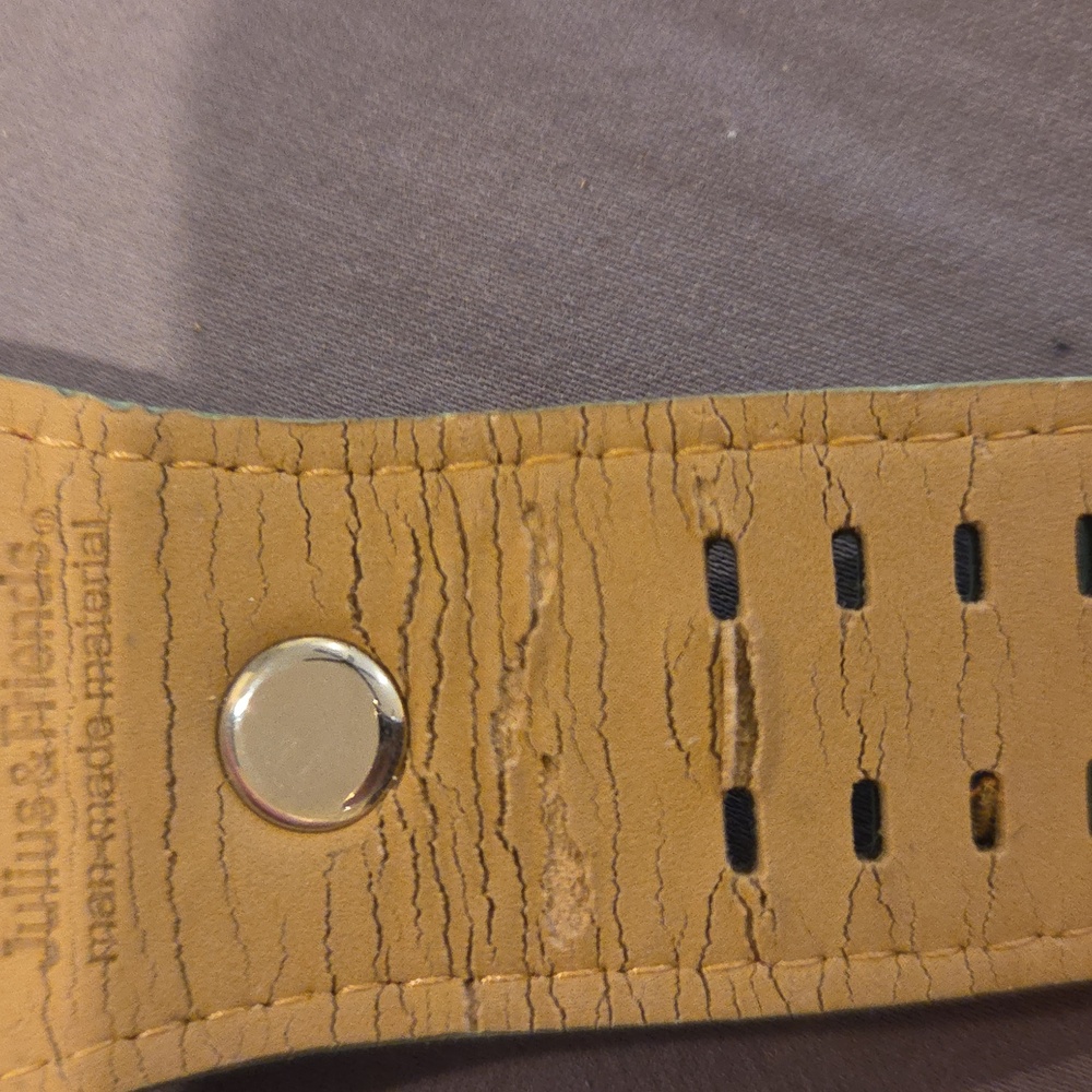 JULIUS & FRIENDS NON-FUNCTIONING WATCH - MAN MADE MATERIAL - Picture 7 of 8